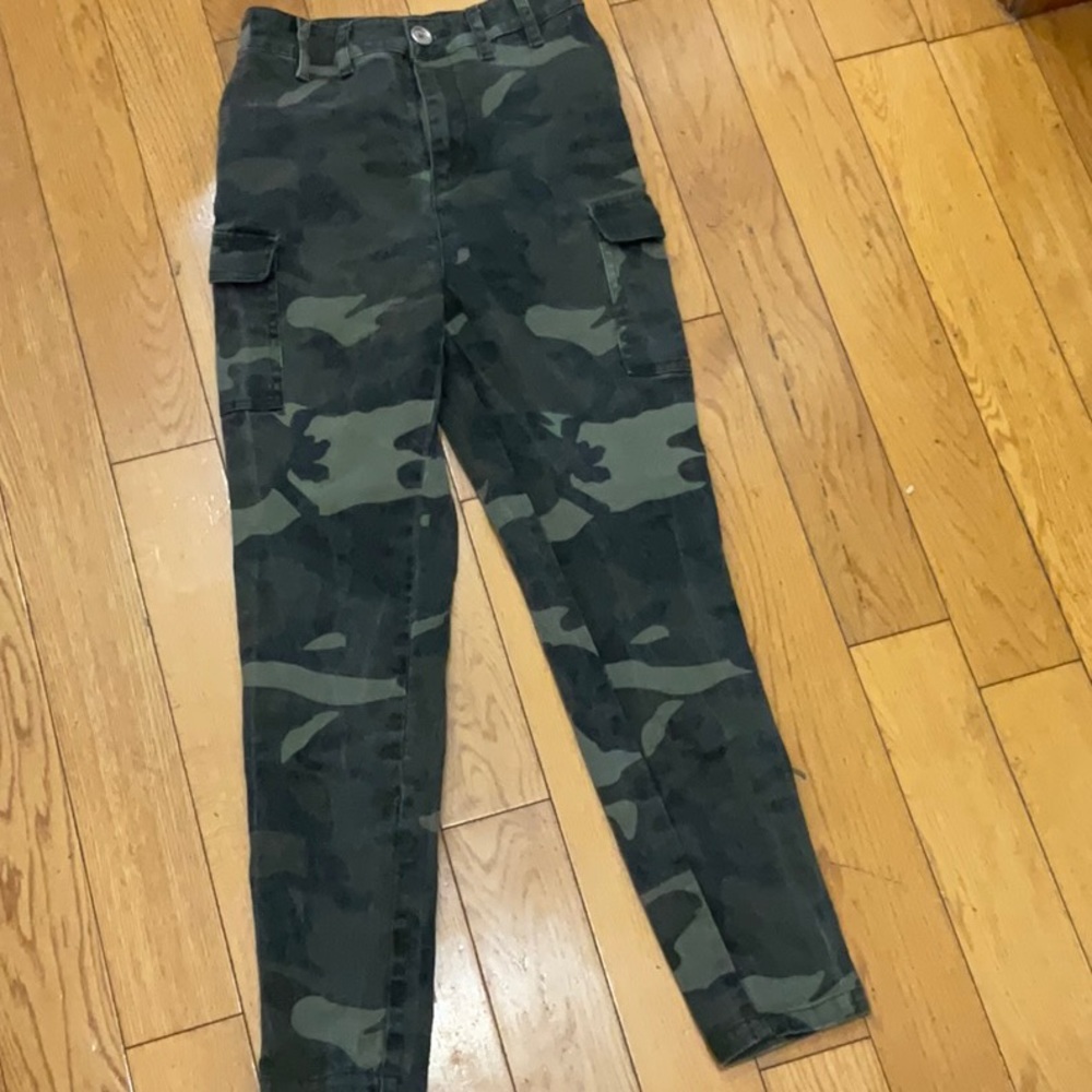 Lovers and Friends Porter Pants Camo Size: XS - Picture 7 of 11